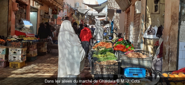 Dans les allées du marché de Ghardaïa M.-J. Cota