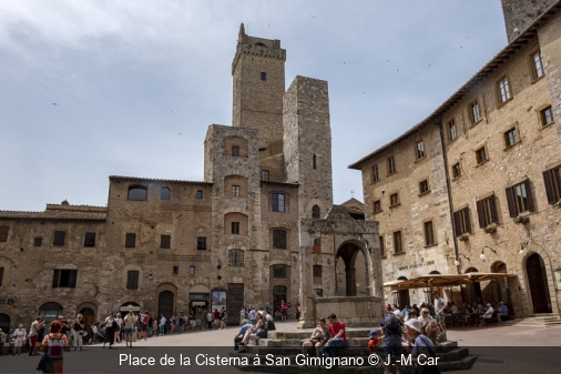 Place de la Cisterna à San Gimignano J.-M Car