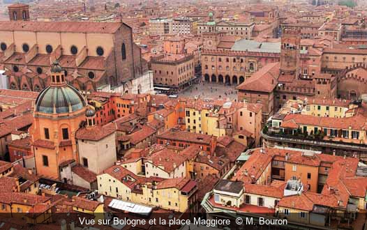 Vue sur Bologne et la place Maggiore  M. Bouron