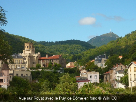 Vue sur Royat avec le Puy de Dôme en fond Wiki CC