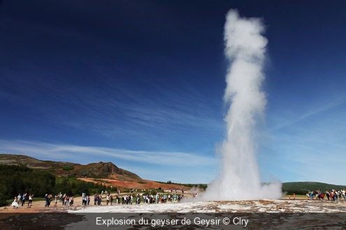 Explosion du geyser de Geysir Clry