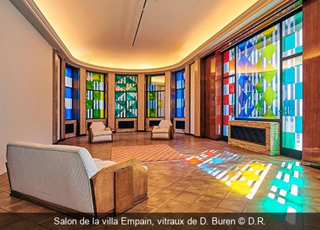 Salon de la villa Empain, vitraux de D. Buren D.R.