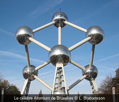 Le célèbre Atomium de Bruxelles L. Brabansson
