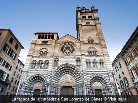La façade de la cathédrale San Lorenzo de Gênes Visit Italia