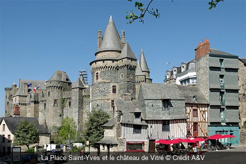 La Place Saint-Yves et le château de Vitré Crédit A&V
