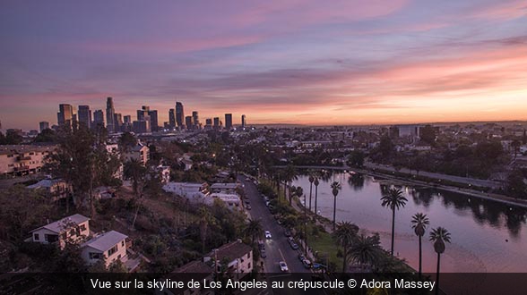 Vue sur la skyline de Los Angeles au crépuscule Adora Massey