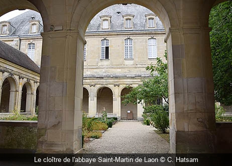 Le cloître de l'abbaye Saint-Martin de Laon C. Hatsam
