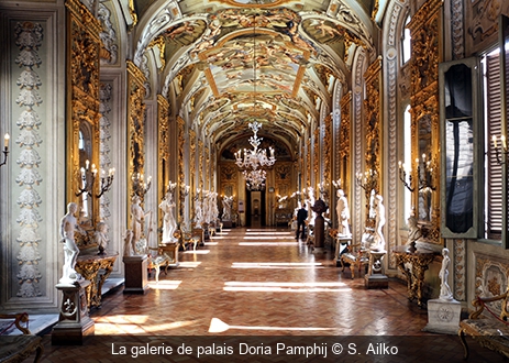 La galerie de palais Doria Pamphij S. Ailko