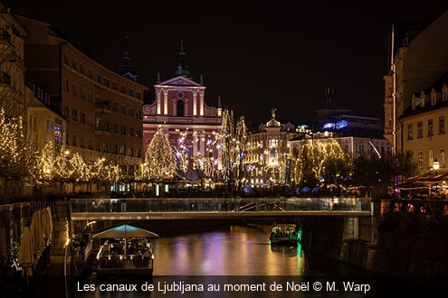 Les canaux de Ljubljana au moment de Noël  M. Warp