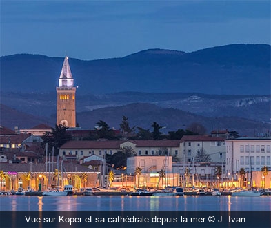 Vue sur Koper et sa cathédrale depuis la mer  J. Ivan