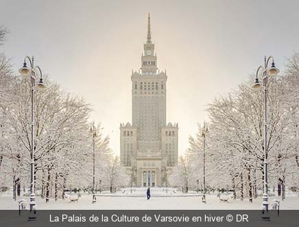 La Palais de la Culture de Varsovie en hiver DR