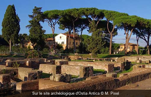 Sur le site archéologique d'Ostia Antica M. Pixel