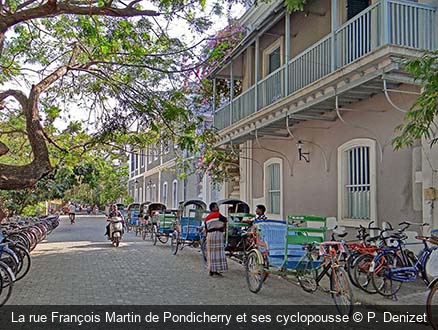 La rue François Martin de Pondicherry et ses cyclopousse P. Denizet