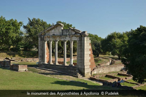 le monument des Argonothètes à Apollonia  Pudelek