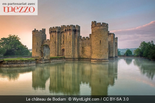 Le château de Bodiam  WyrdLight.com / CC BY-SA 3.0