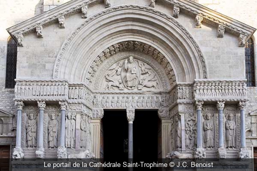 Le portail de la Cathédrale Saint-Trophime J.C. Benoist