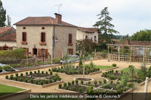 Dans les jardins médiévaux de Geaune Geaune.fr