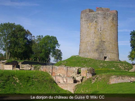 Le donjon du château de Guise Wiki CC