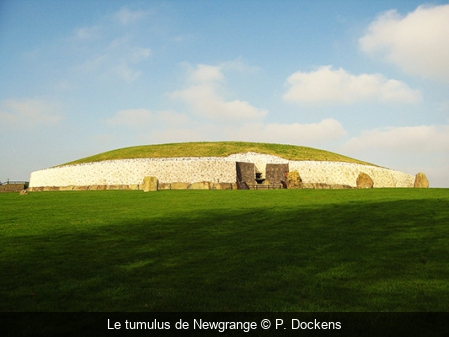 Le tumulus de Newgrange P. Dockens