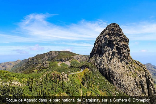 Roque de Agando dans le parc national de Garajonay sur la Gomera Dronepicr