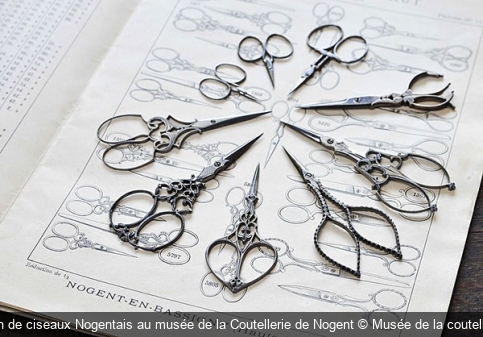 Présentation de ciseaux Nogentais au musée de la Coutellerie de Nogent Musée de la coutellerie Nogent