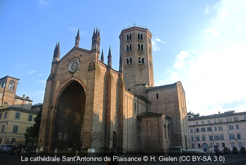 La cathédrale Sant'Antonino de Plaisance H. Gielen (CC BY-SA 3.0)