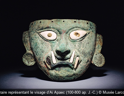 Masque funéraire représentant le visage d’Ai Apaec (100-800 ap. J.-C.) Musée Larco, Lima-Pérou