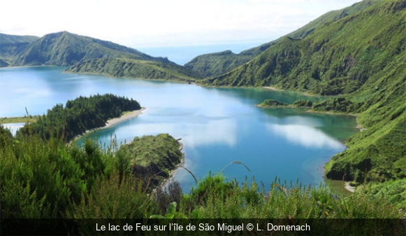 Le lac de Feu sur l’île de São Miguel L. Domenach