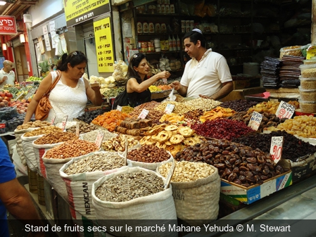 Stand de fruits secs sur le marché Mahane Yehuda M. Stewart