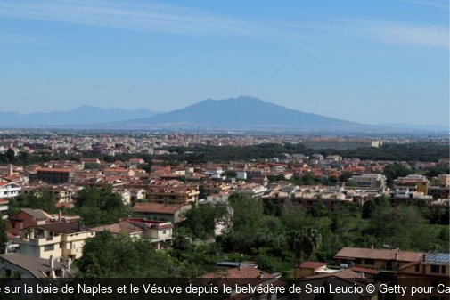 Vue sur la baie de Naples et le Vésuve depuis le belvédère de San Leucio Getty pour Canva