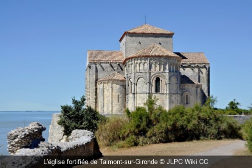 L'église fortifiée de Talmont-sur-Gironde JLPC Wiki CC