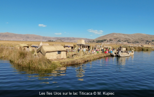Les îles Uros sur le lac Titicaca M. Kupiec