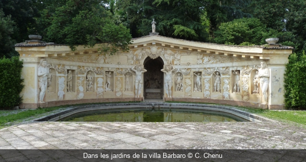 Dans les jardins de la villa Barbaro C. Chenu