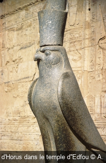 Statue d'Horus dans le temple d''Edfou A. Bayard