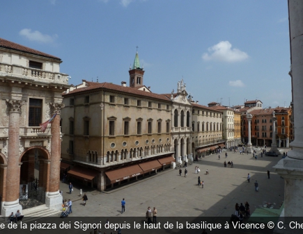 Vue de la piazza dei Signori depuis le haut de la basilique à Vicence C. Chenu