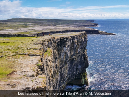 Les falaises d’Inishmore sur l’île d’Aran M. Sebastien