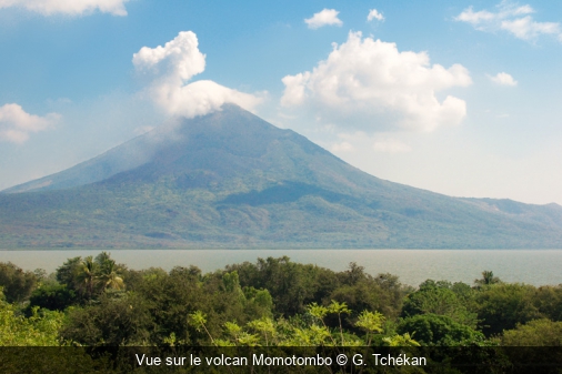Vue sur le volcan Momotombo G. Tchékan