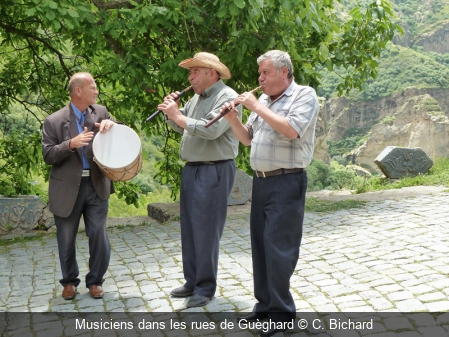 Musiciens dans les rues de Guèghard C. Bichard