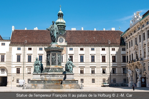 Statue de l'empereur François II au palais de la Hofburg J.-M. Car