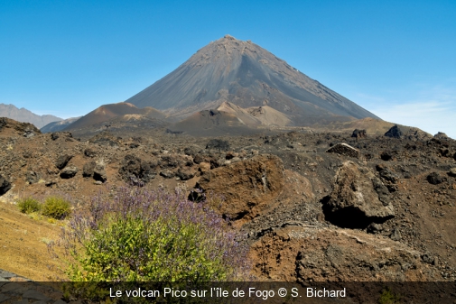 Le volcan Pico sur l’île de Fogo S. Bichard