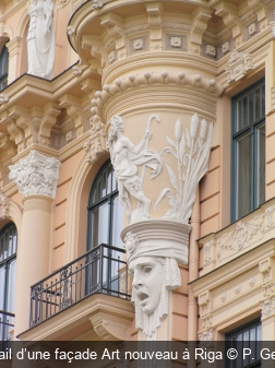 Détail d’une façade Art nouveau à Riga P. Genty