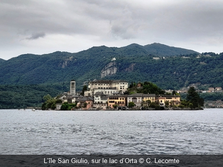 L’île San Giulio, sur le lac d’Orta C. Lecomte