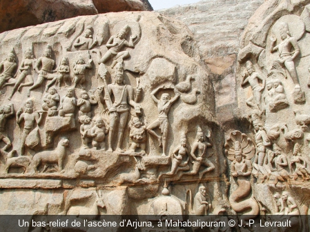Un bas-relief de l’ascène d’Arjuna, à Mahabalipuram J.-P. Levrault