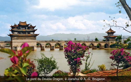 Le pont du Double Dragon, à Jianshui A.-G. Brugeron