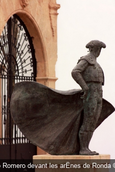 Statue de Pedro Romero devant les arËnes de Ronda P.-O. Lhermite