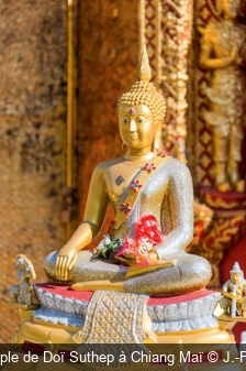 Dans le temple de Doï Suthep à Chiang Maï J.-F. Tourniquet