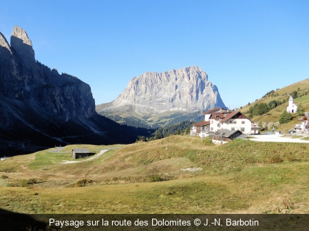 Paysage sur la route des Dolomites J.-N. Barbotin