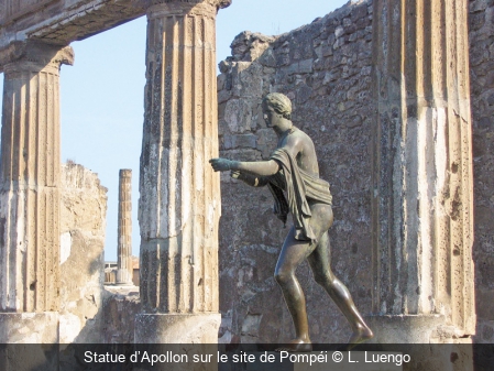 Statue d’Apollon sur le site de Pompéi L. Luengo