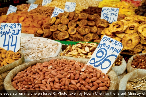Des fruits secs sur un marché en Israël Photo taken by Noam Chen for the Israeli Ministry of Tourism