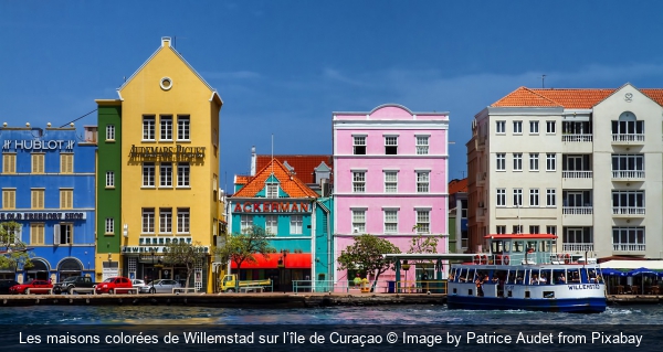 Les maisons colorées de Willemstad sur l’île de Curaçao Image by Patrice Audet from Pixabay